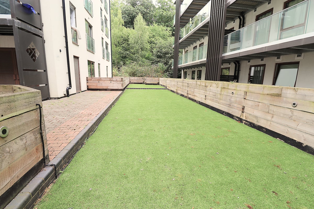 Farnborough Road, Farnborough, GU14 7GZ