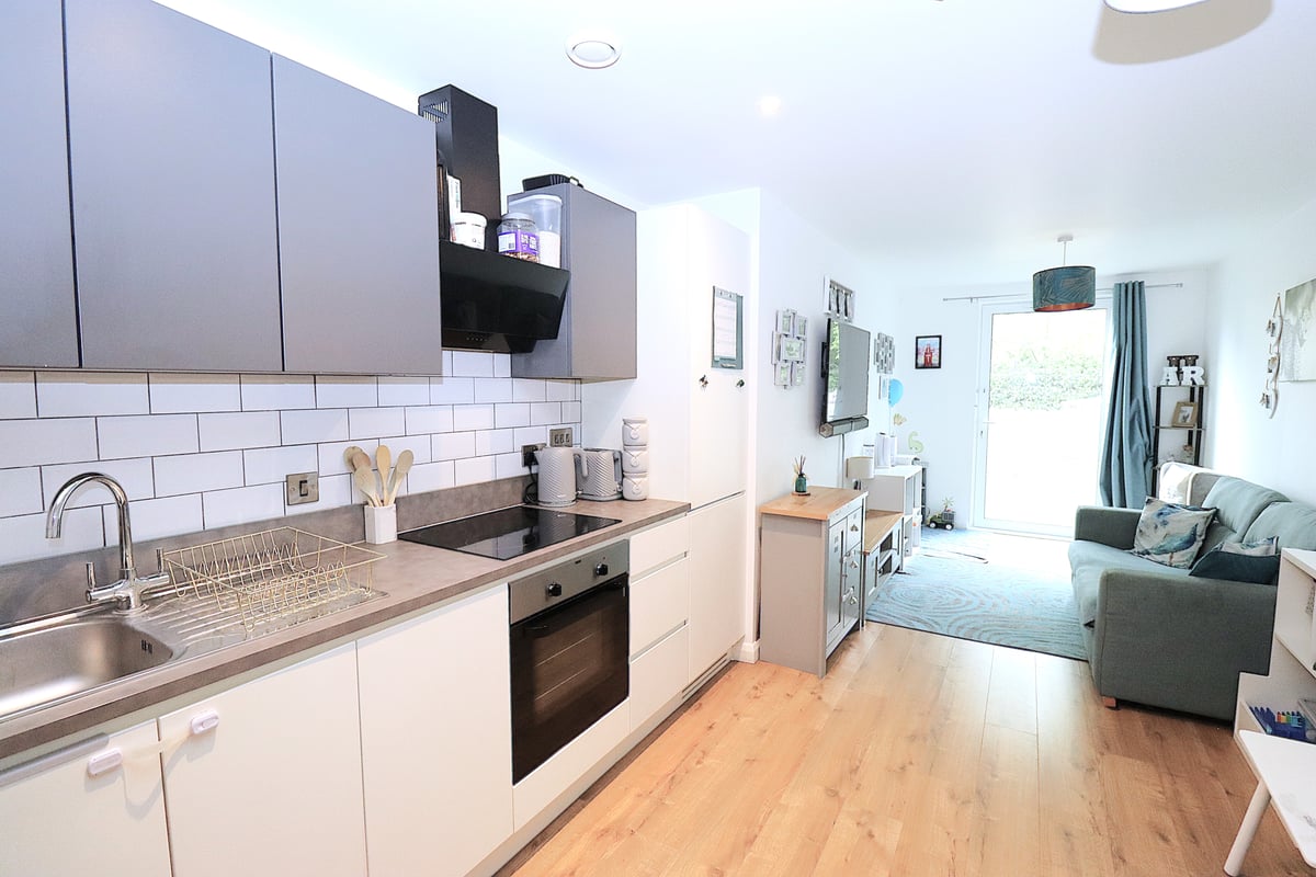 Farnborough Road, Farnborough, GU14 7GZ