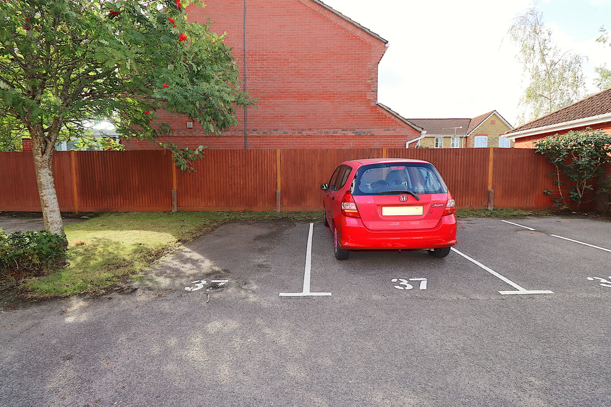 Corfe Way, Farnborough, GU14 6TS