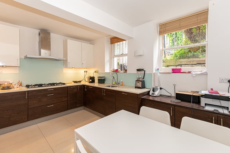 2 bedroom(s) apartment to sale in Thurlow Road, Hampstead, London-image 2