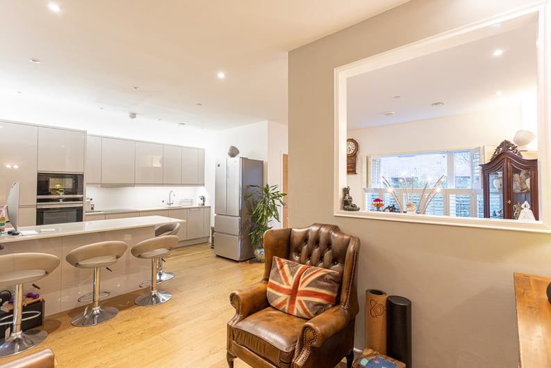 3 bedroom(s) apartment to sale in Felar Walk, Colindale, London-image 5