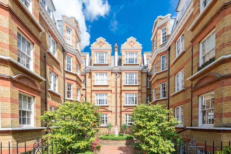 3 bedroom(s) apartment to sale in Pitt Street, Kensington, London-image 4