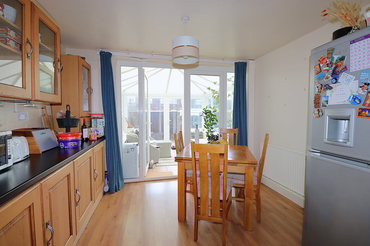 Bracklesham Close, FARNBOROUGH, GU14 8LP