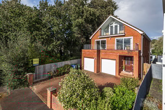 Lagoon Road, Lilliput, BH14