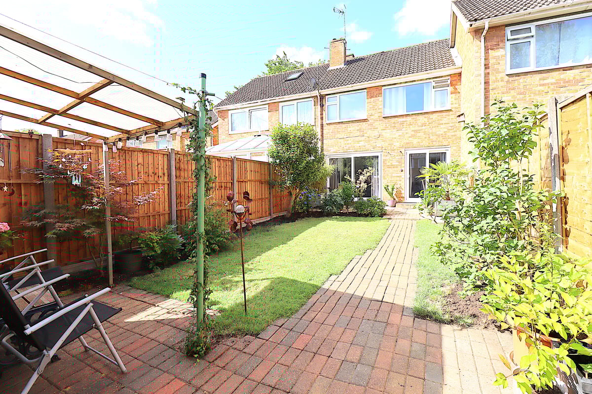 Ively Road, Farnborough, GU14 0JN