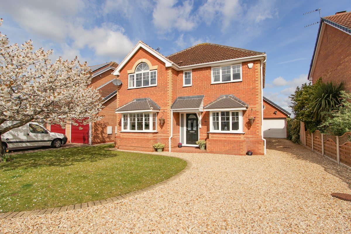 4 bedroom detached house for sale, Brodsworth Way, Rossington