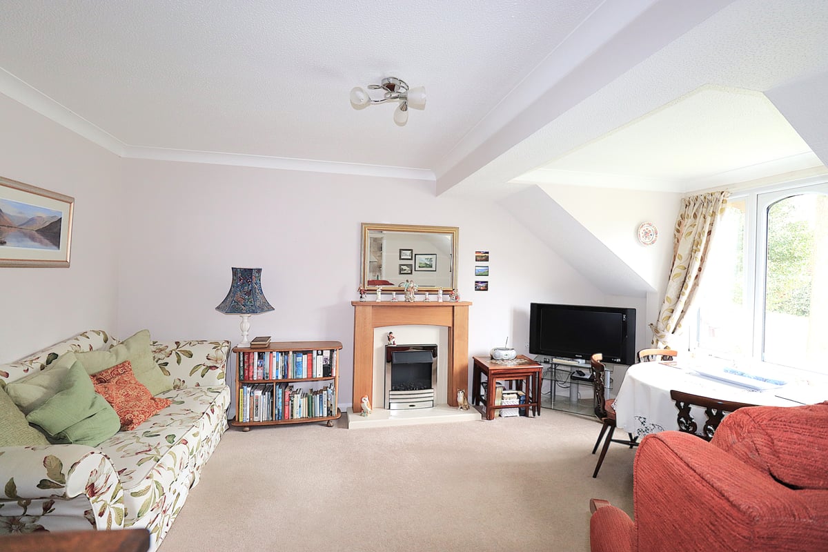 24 Cooper Court, Salisbury Road, Farnborough, GU14 7AZ