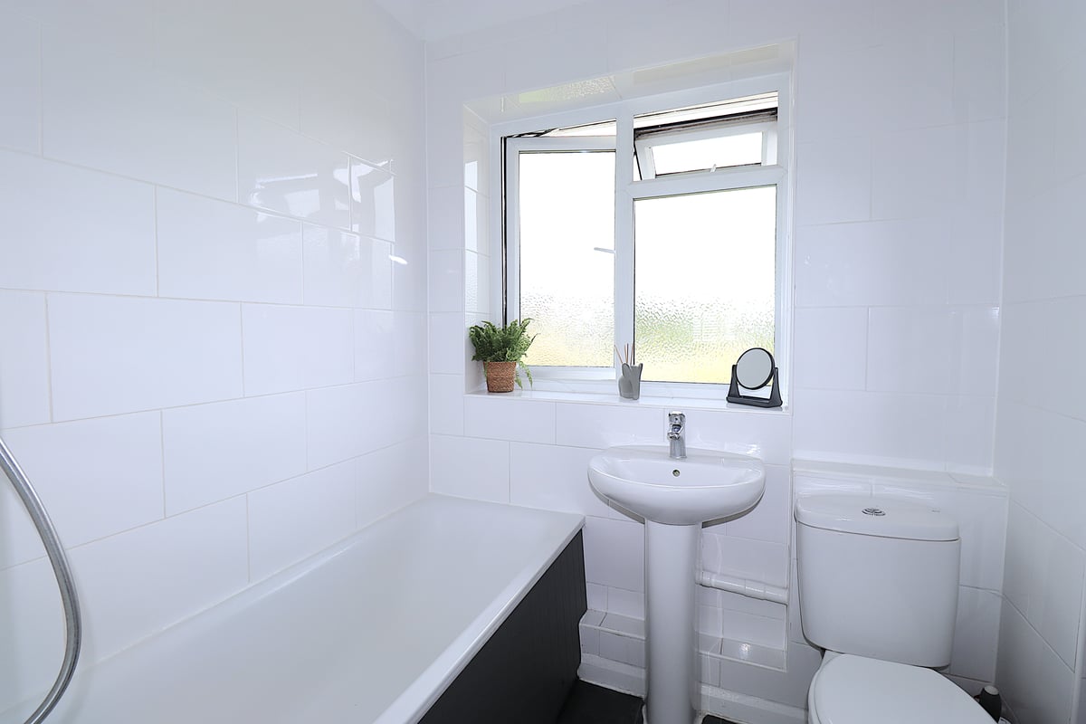 Cripley Road, Farnborough, GU14 9QA