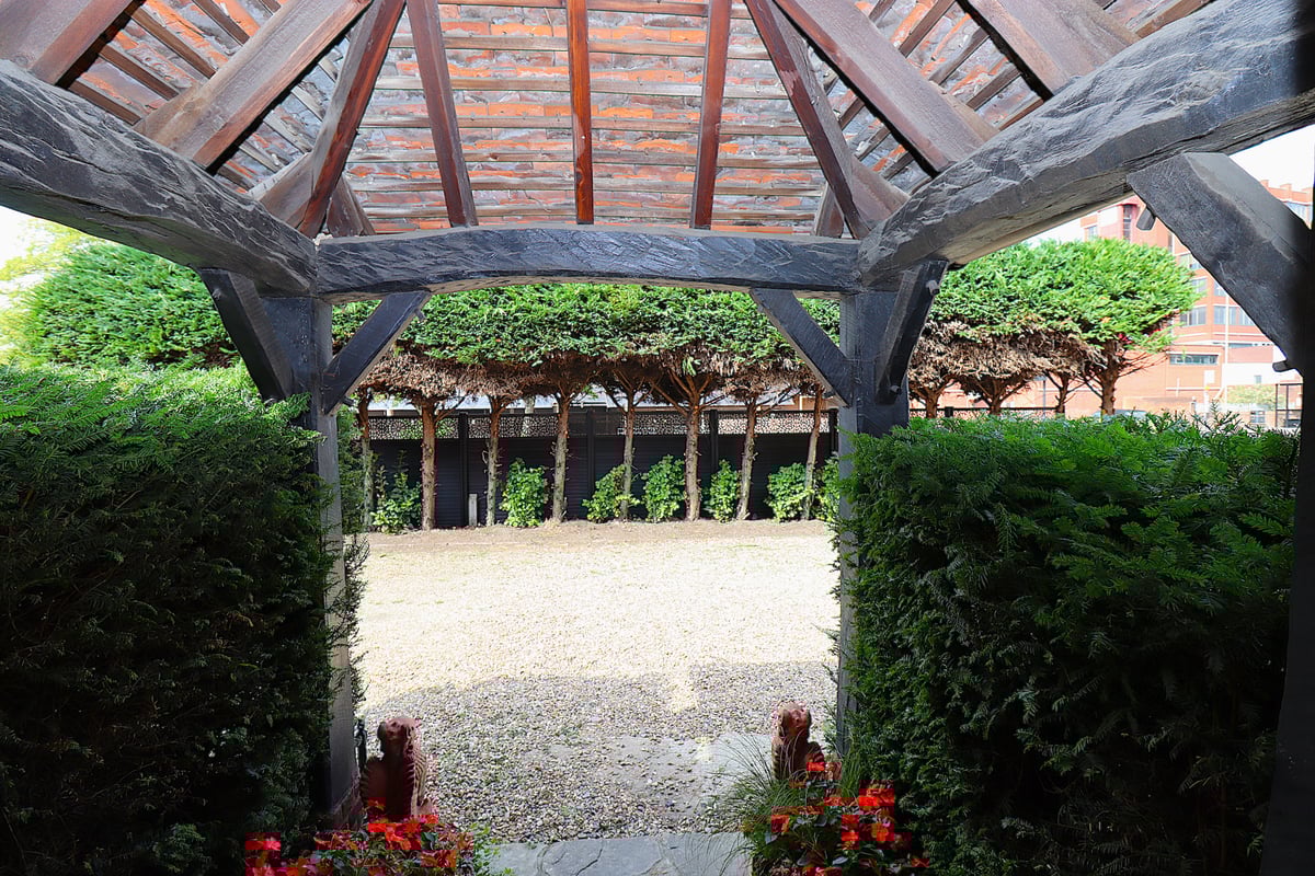 Farnborough Road, Farnborough, GU14 7JL