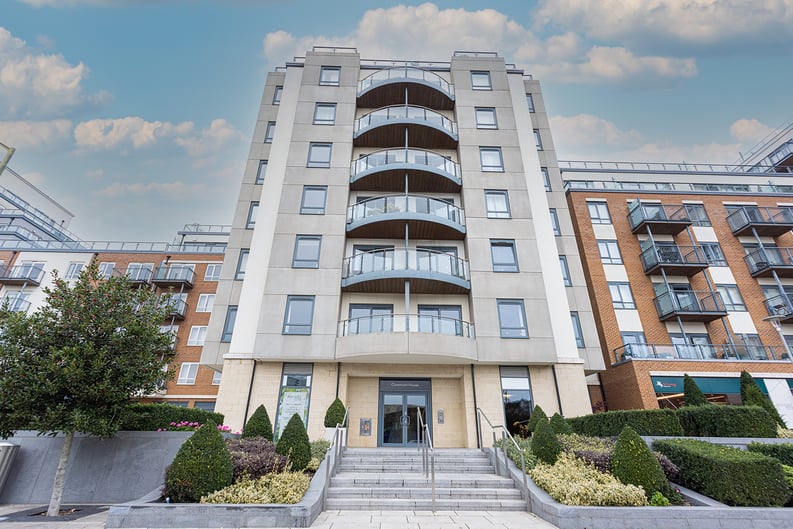 2 bedroom(s) apartment to sale in Aerodrome Road, Colindale, London-image 5