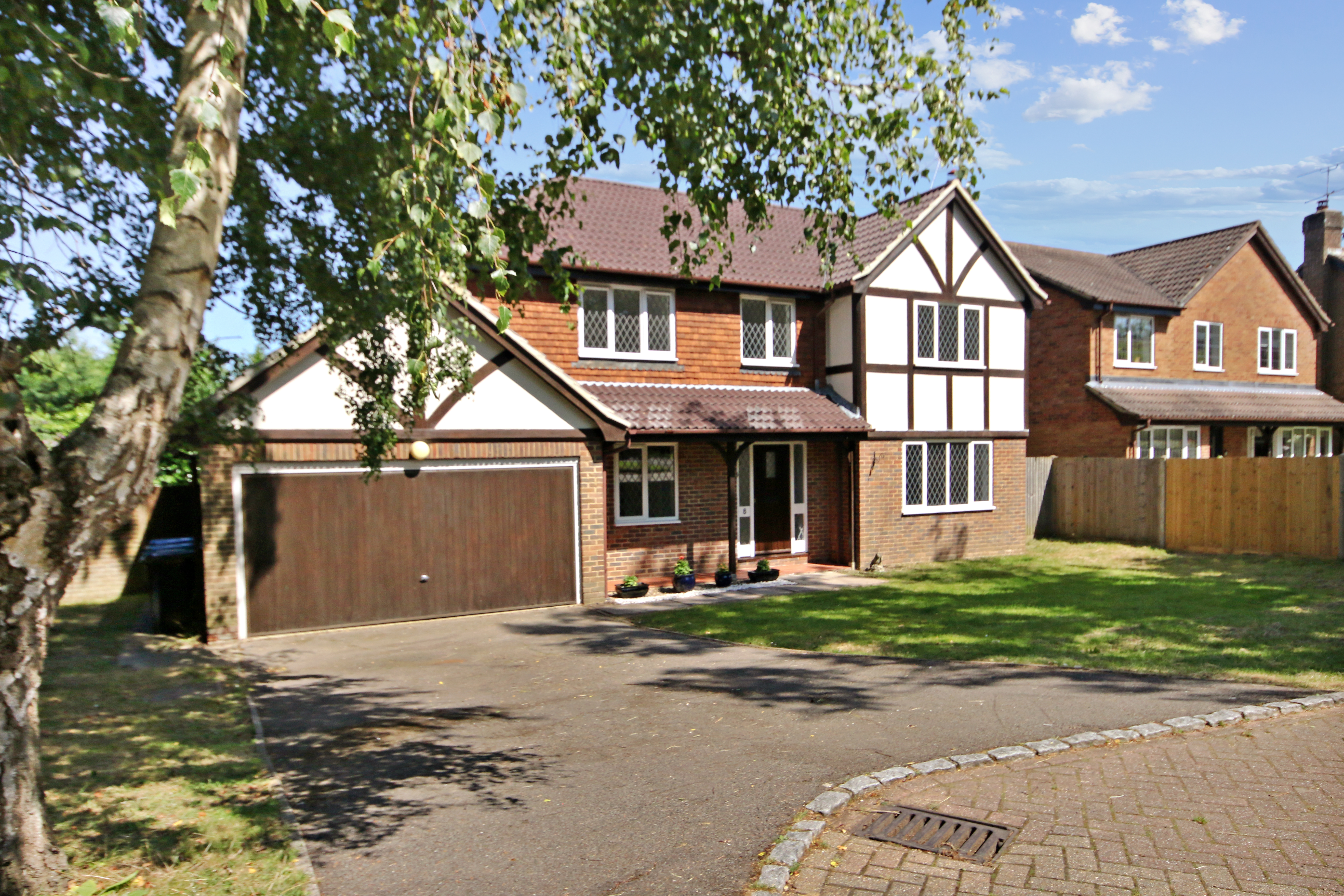 Kinnibrugh Drive, Lingfield, Surrey