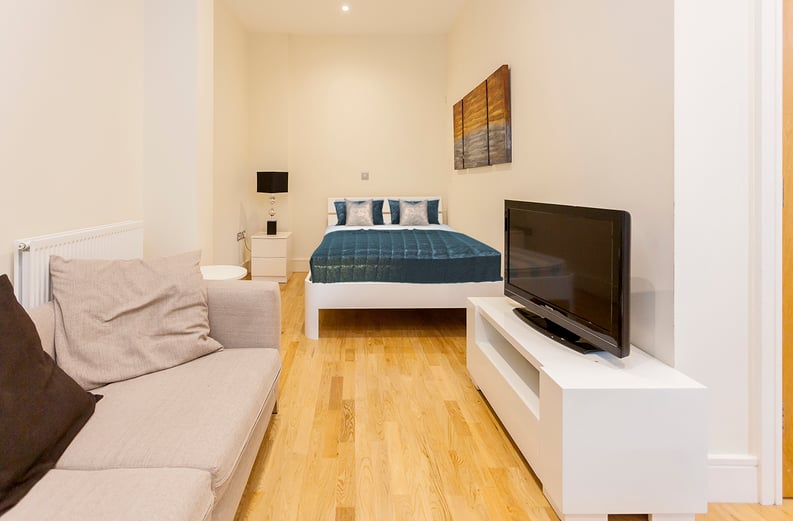 1 bedroom(s) apartment to sale in Lanterns Way, Canary Wharf, London-image 6