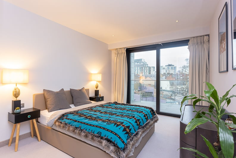 1 bedroom(s) apartment to sale in Drapers Yard, Wandsworth, London-image 3