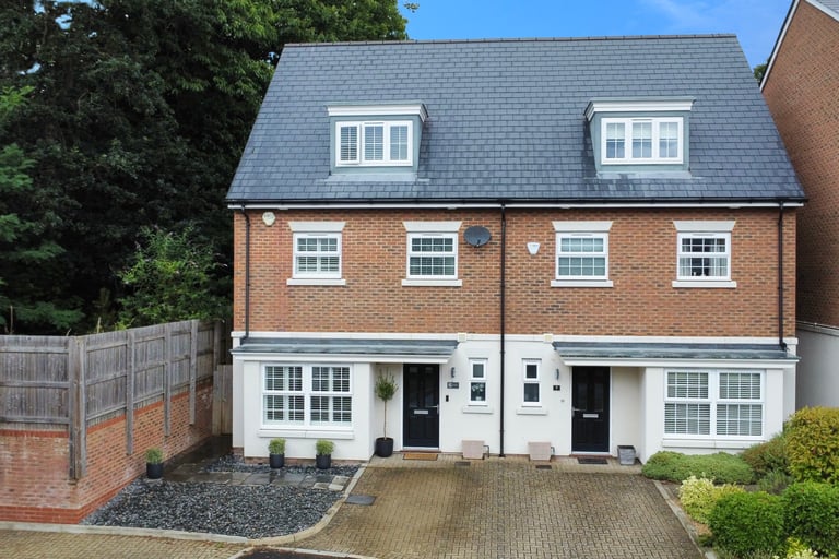 CAMBERLEY, £600,000