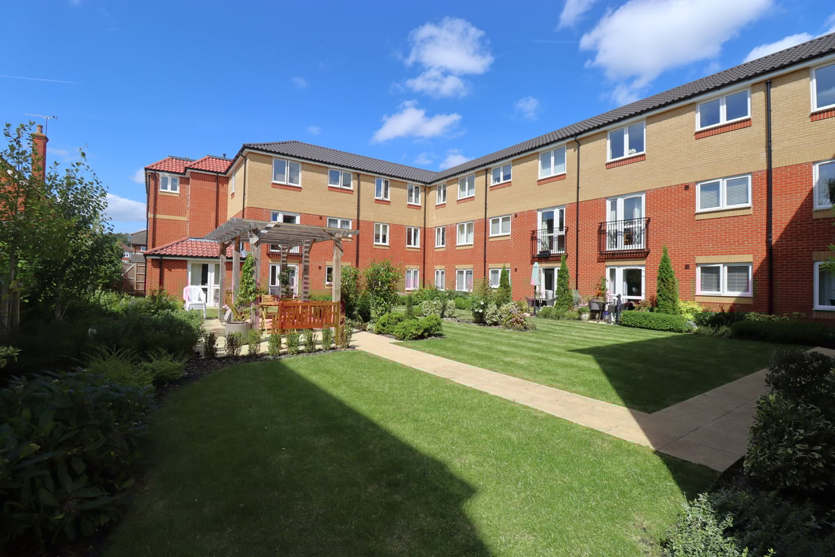 Yates Lodge, Victoria Road, Farnborough, GU14 7PN