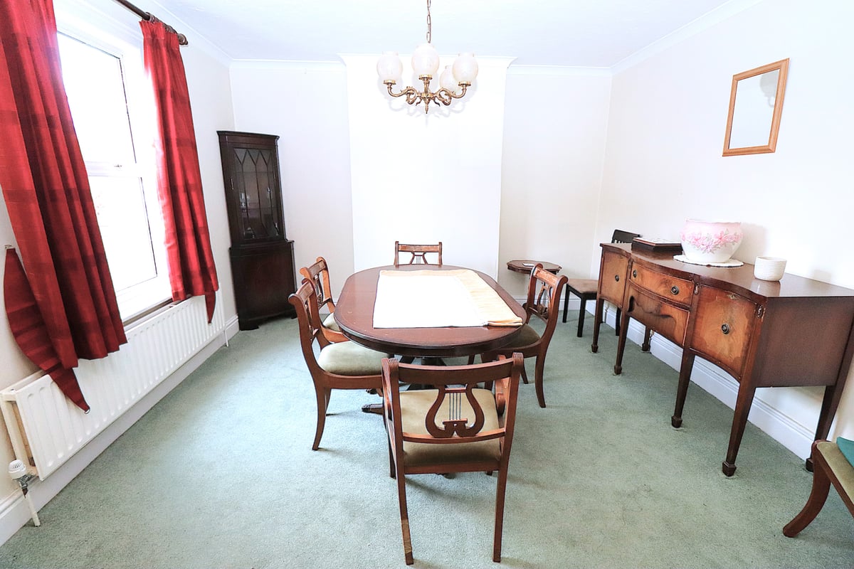 Highfield Road, Farnborough, GU14 0EB