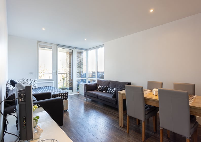 2 bedroom(s) apartment to sale in Plumstead Road, Woolwich, London-image 1