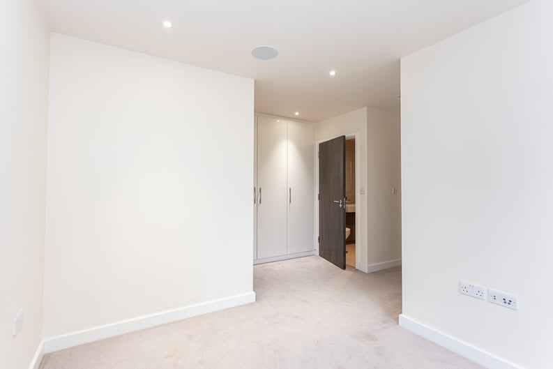 2 bedroom(s) apartment to sale in Beaufort Square, Colindale, London-image 21