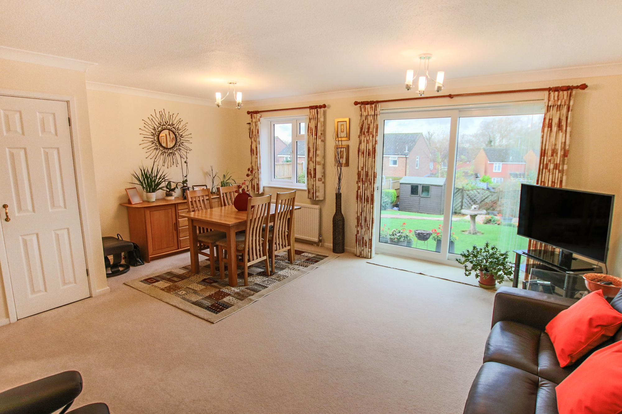 15 Kindersley Close, East Grinstead