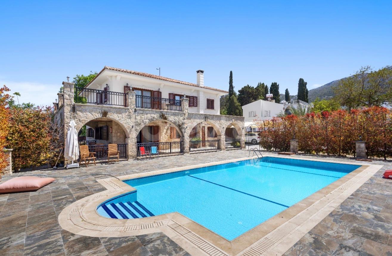 Stunning 4 bedroom villa with pool – Turkish Title, Ozankoy