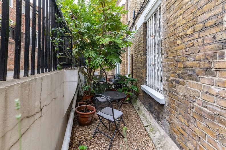 3 bedroom(s) apartment to sale in Walton Street, Kensington, London-image 16