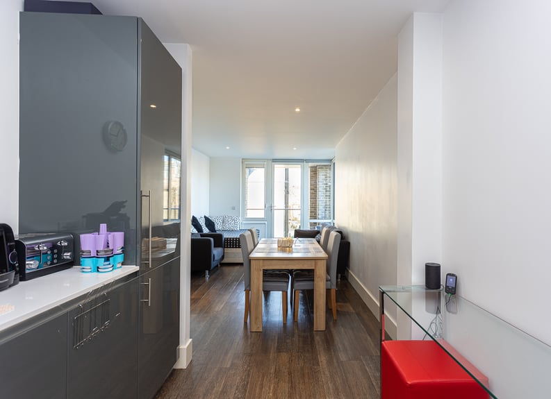 2 bedroom(s) apartment to sale in Plumstead Road, Woolwich, London-image 7