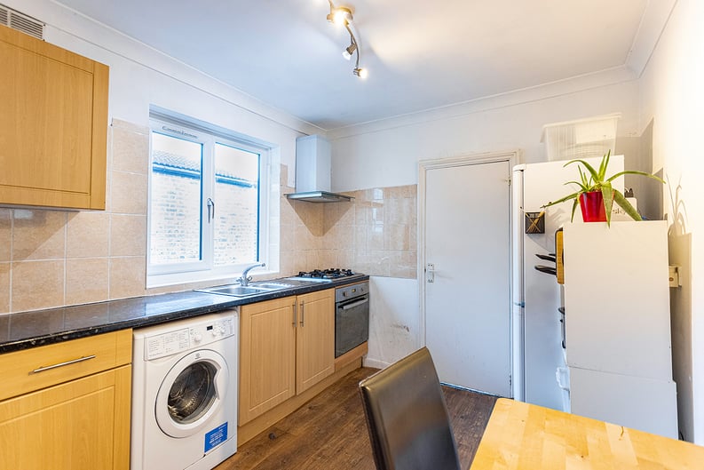 1 bedroom(s) apartment to sale in Knox Road, Forest Gate, London-image 2