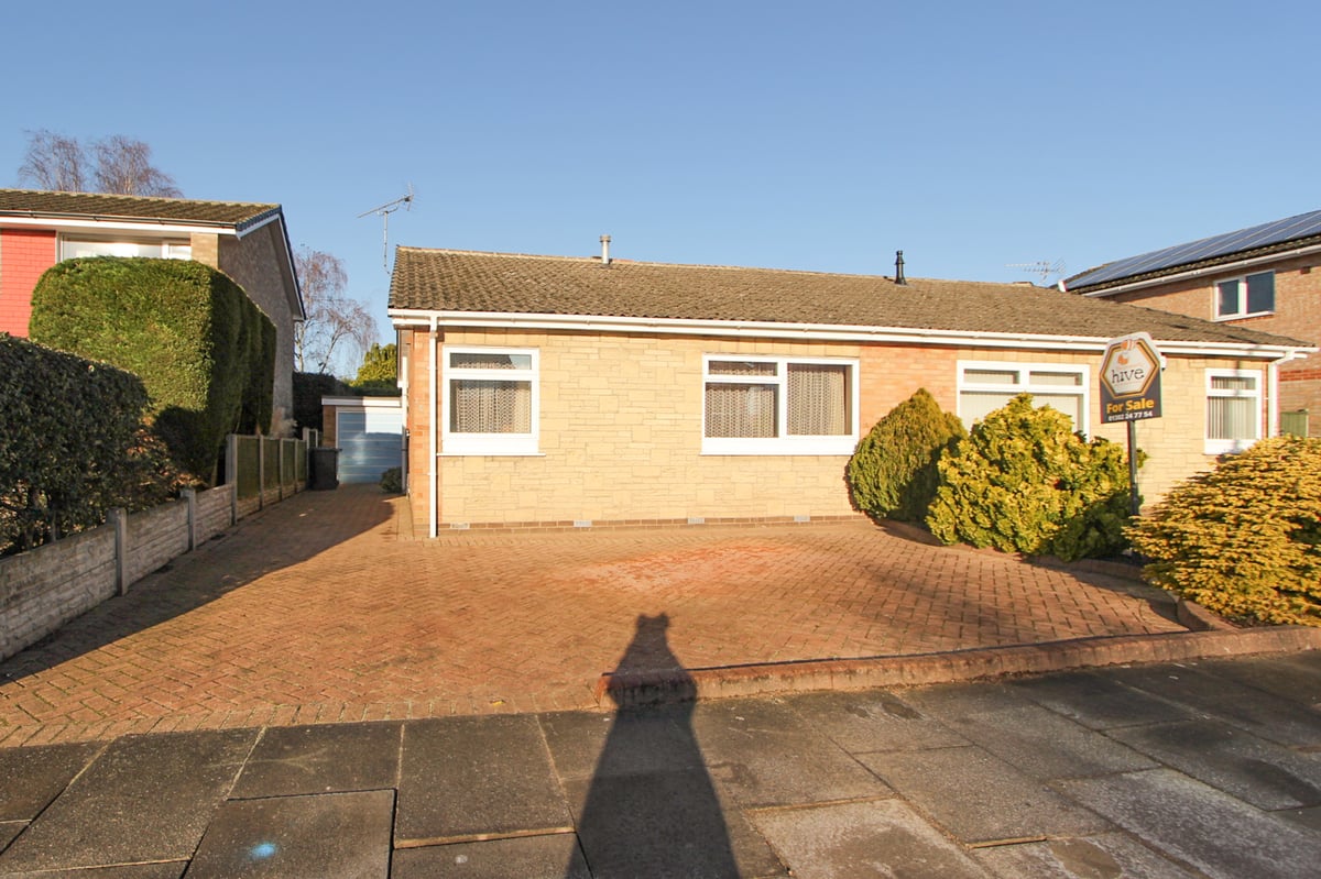 2 bedroom semidetached bungalow for sale, Stoops Lane, Bessacarr