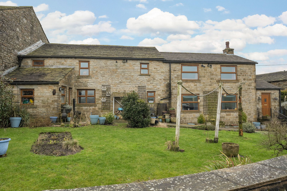 North Farm with Land, Hargreaves Fold Lane, Rossendale, BB4 9RU