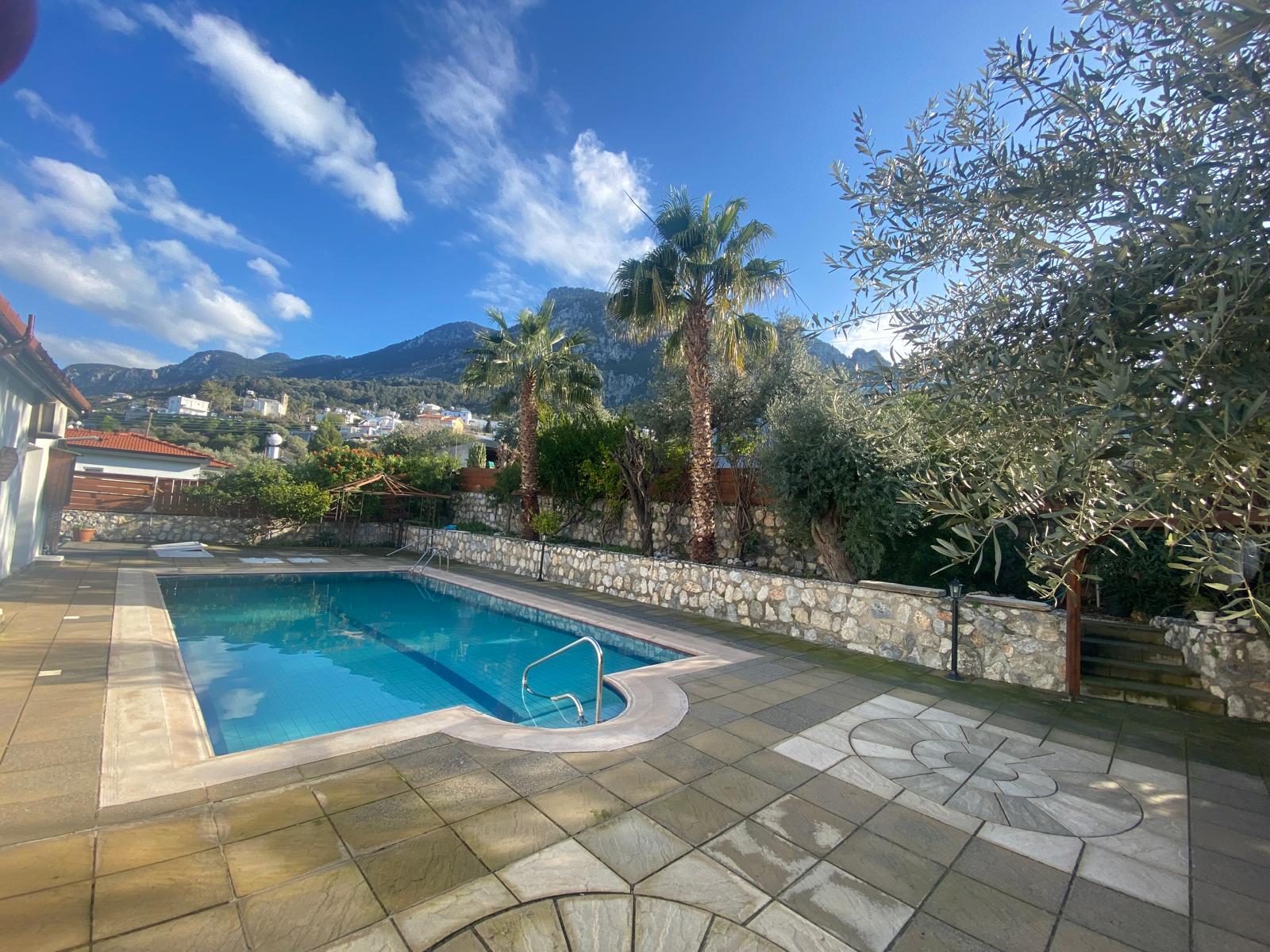 Beautiful 4-Bedroom Villa with Private Pool & Stunning Views, Karsiyaka