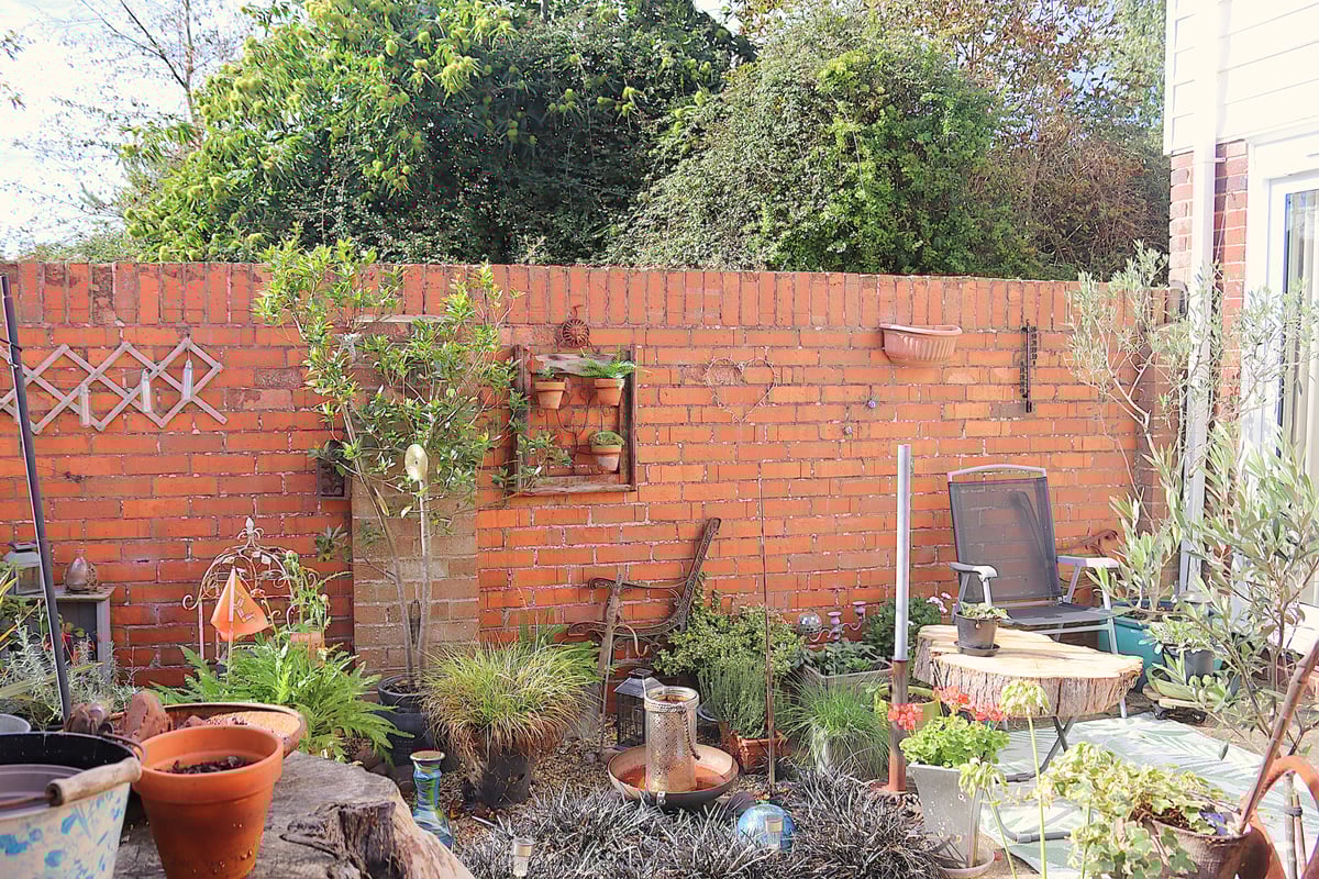 Pinewood Park, Farnborough, GU14 9LF