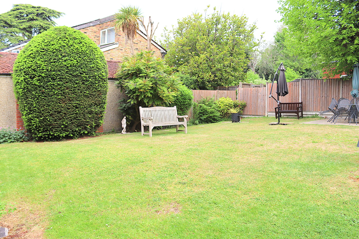 24 Cooper Court, Salisbury Road, Farnborough, GU14 7AZ