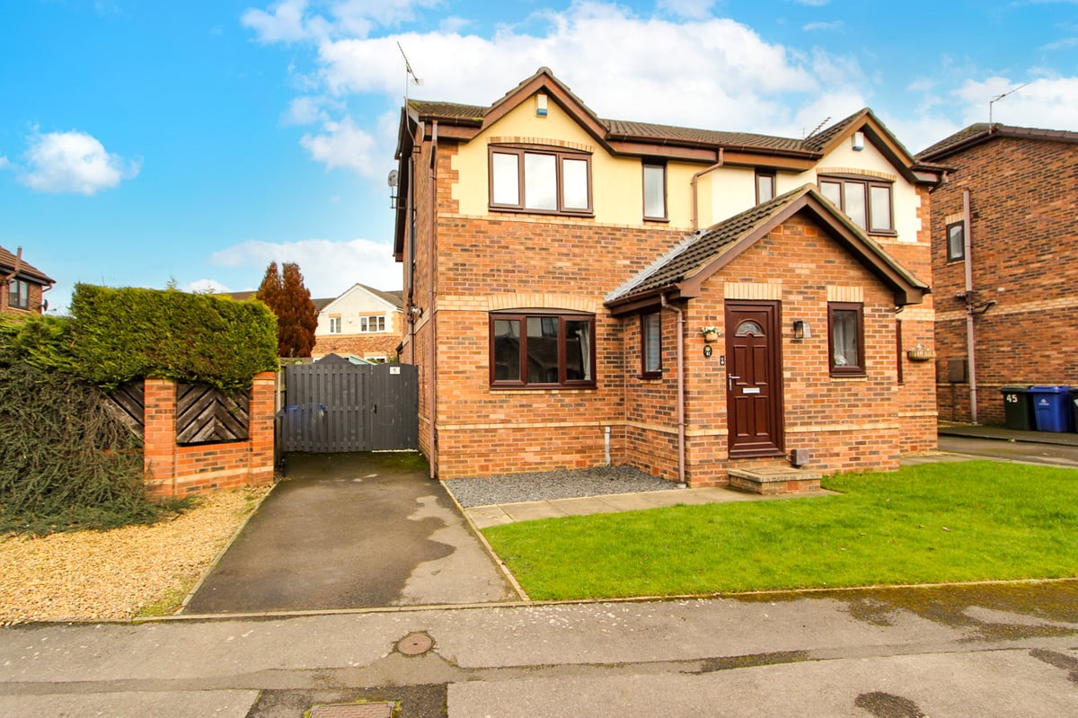 3 bedroom semidetached house for sale, Church Meadow Road, Rossington