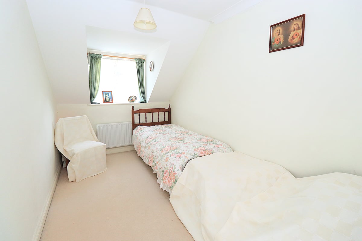 Canterbury Gardens, Farnborough, GU14 6ST