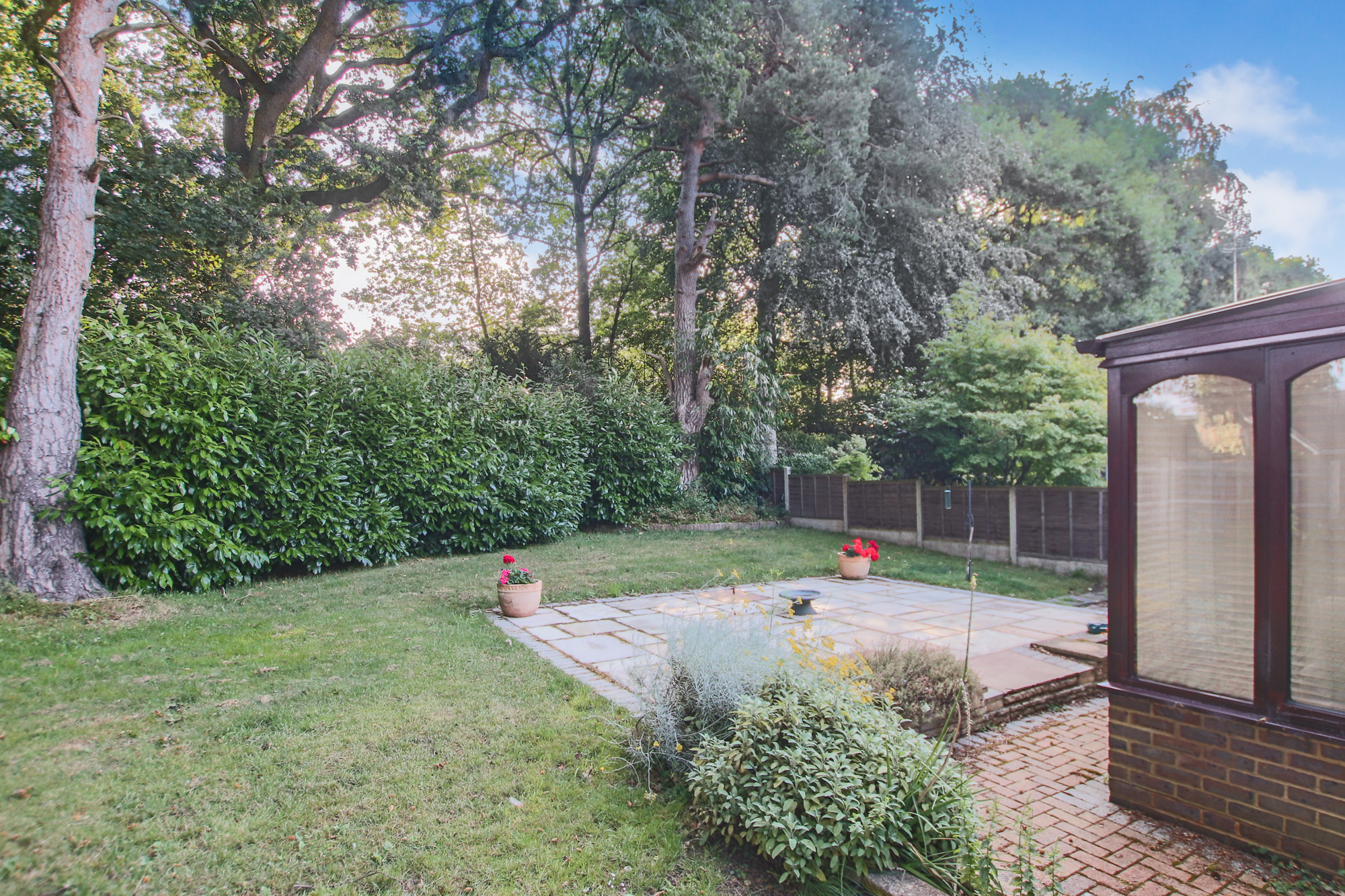 Spring Gardens, Copthorne
