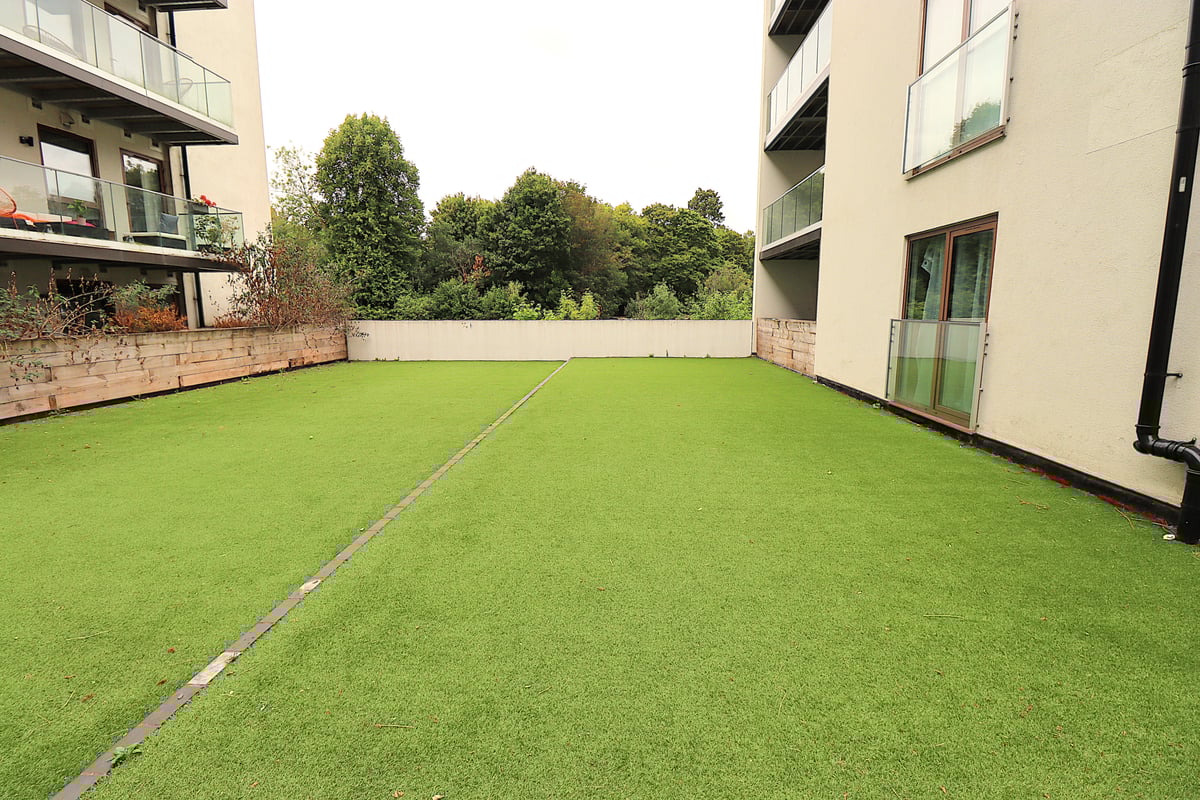 Farnborough Road, Farnborough, GU14 7GZ