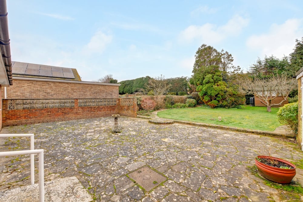 Property Details for Summerfields Avenue Hailsham East Sussex BN27 3BP