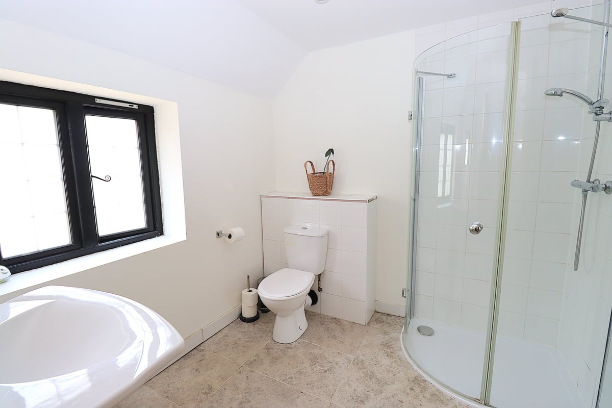 Farnborough Road, Farnborough, GU14 7JL