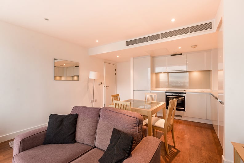 1 bedroom(s) apartment to sale in Marsh Wall, London-image 2