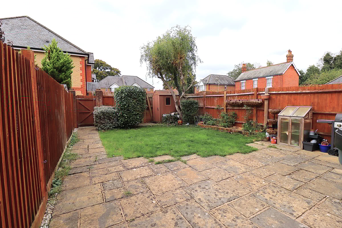 Ship Lane, FARNBOROUGH, GU14 8BH