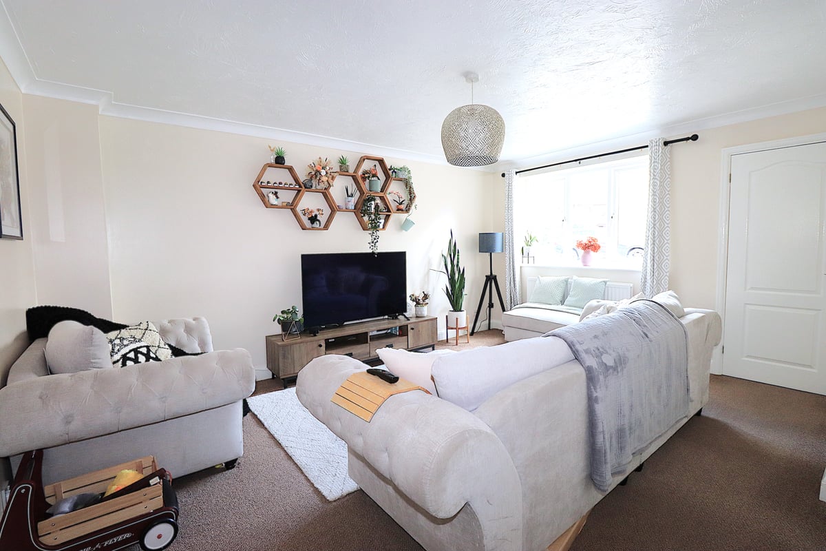 Chamomile Gardens, Farnborough, GU14 9XY