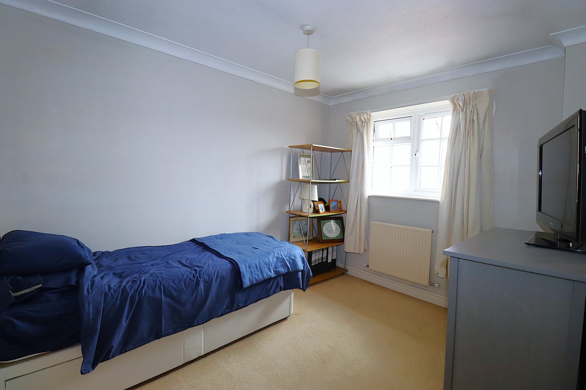 Juniper Road, Farnborough, GU14 9XU