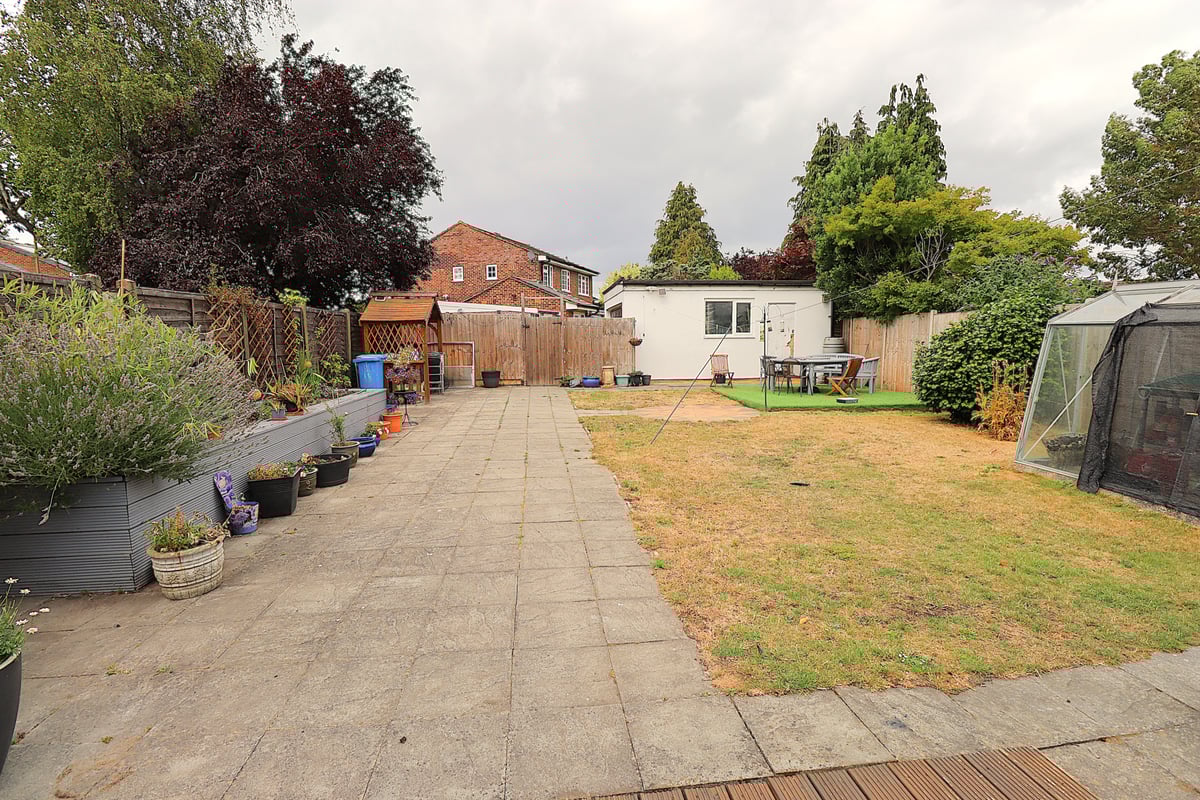 Fleet Road, Farnborough, GU14 9RA