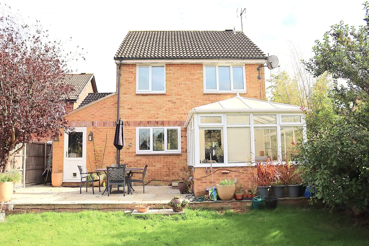 Ryves Avenue, Yateley, GU46 6FD