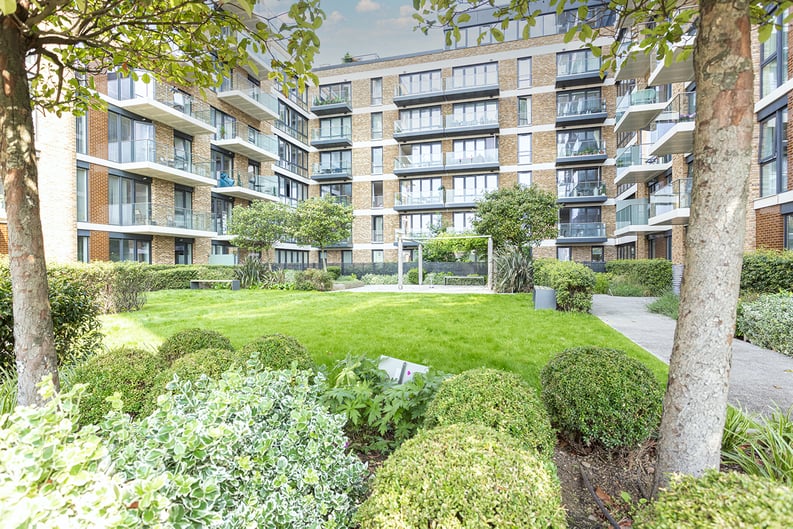 2 bedroom(s) apartment to sale in Plumstead Road, Woolwich, London-image 13
