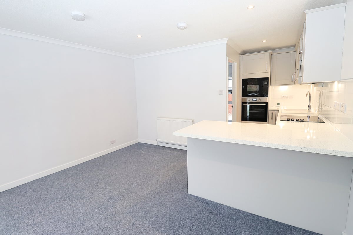 Jubilee Close, Farnborough, GU14 9TD