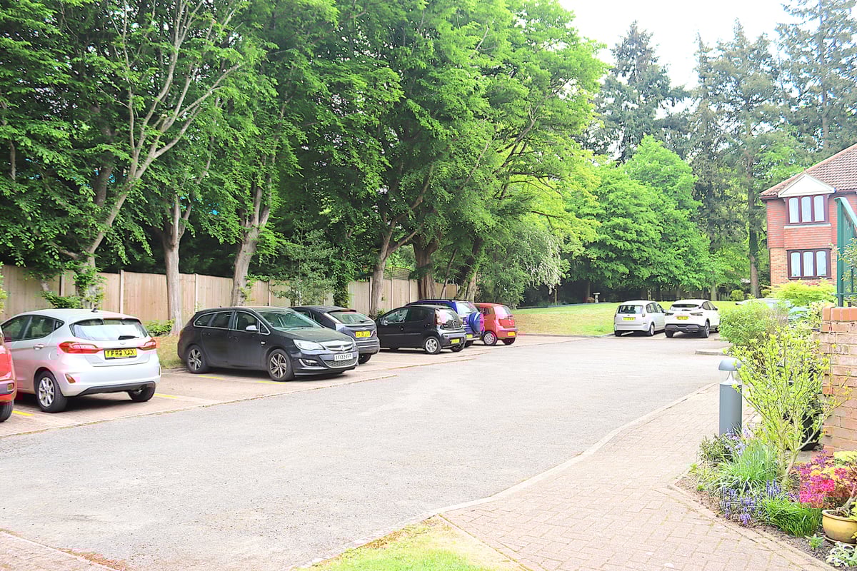 24 Cooper Court, Salisbury Road, Farnborough, GU14 7AZ