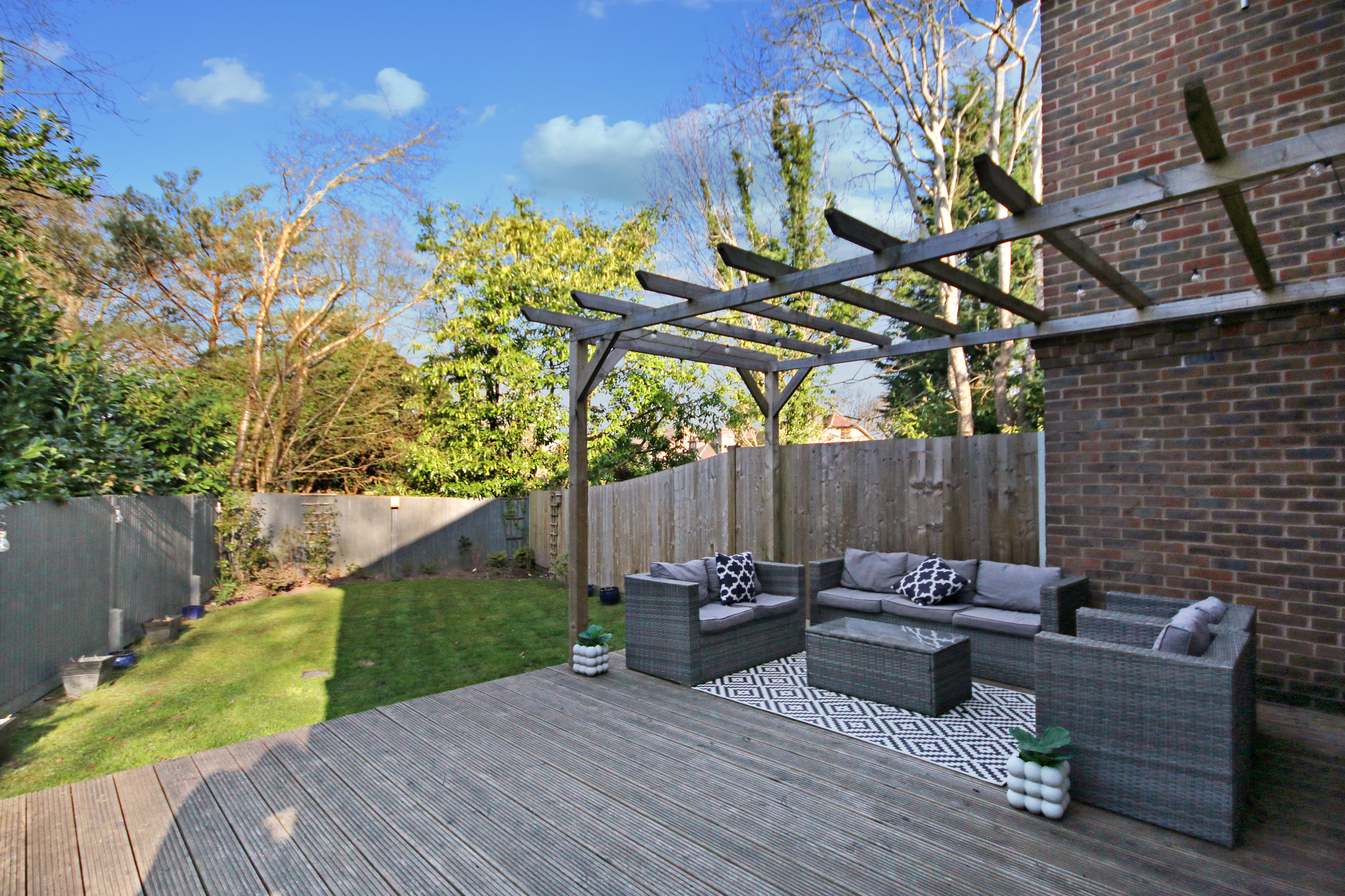 Rowplatt Close, Surrey