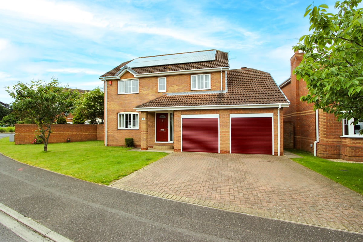 4 bedroom detached house for sale, Brodsworth Way, Rossington