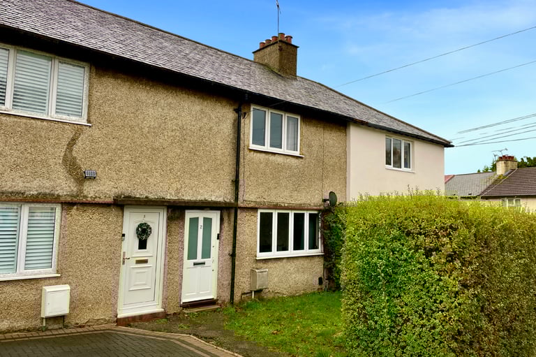 FARNBOROUGH, &pound;325,000